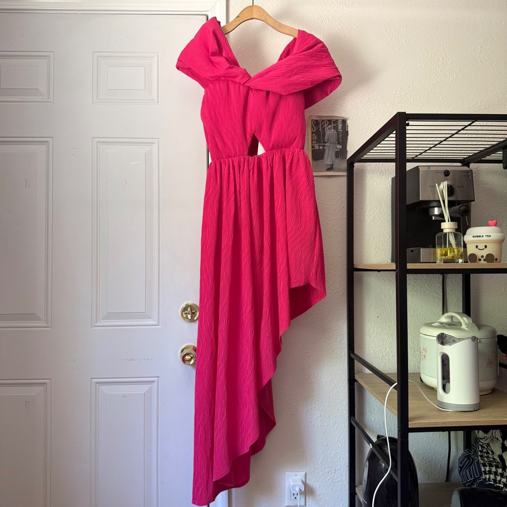 NWT SOVERE pink off shoulderโ asymmetrical hem cutout mini midi dress